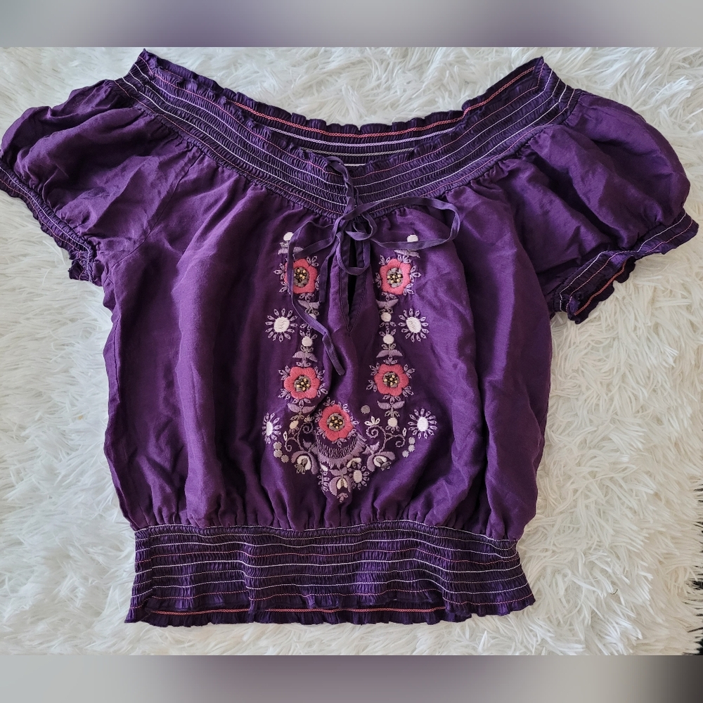 Bebe Off-shoulder Top with 32% Silk size small